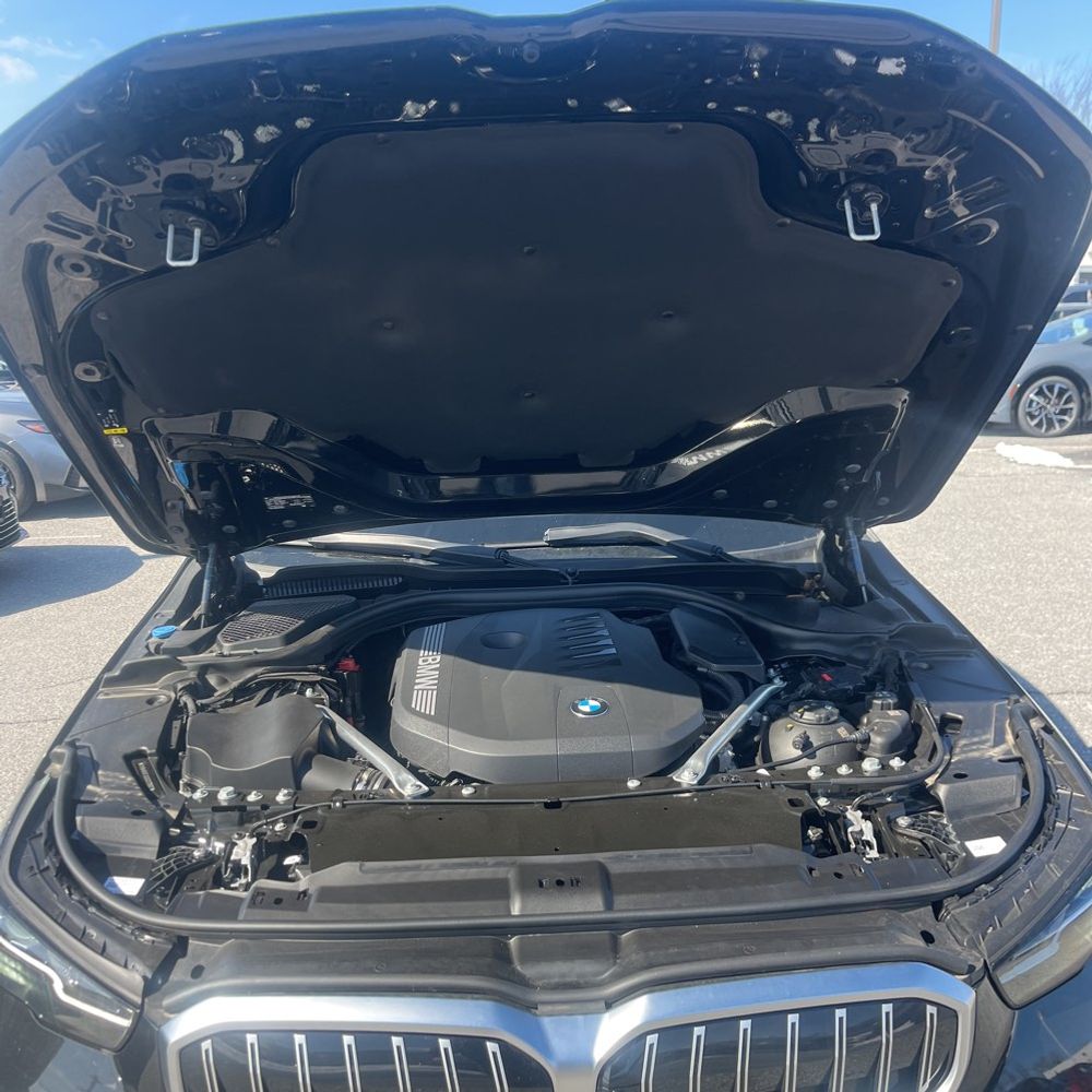 2025 BMW 5-Series - Image 3