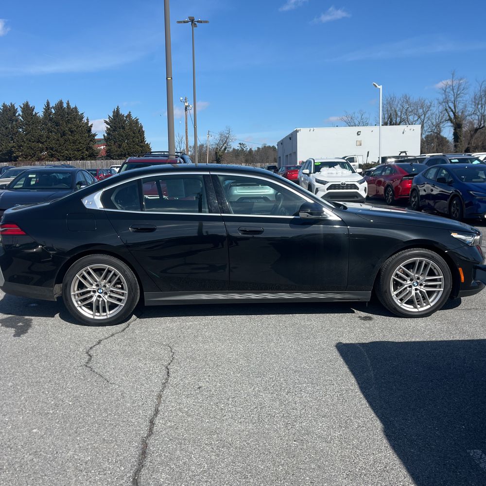 2025 BMW 5-Series - Image 7