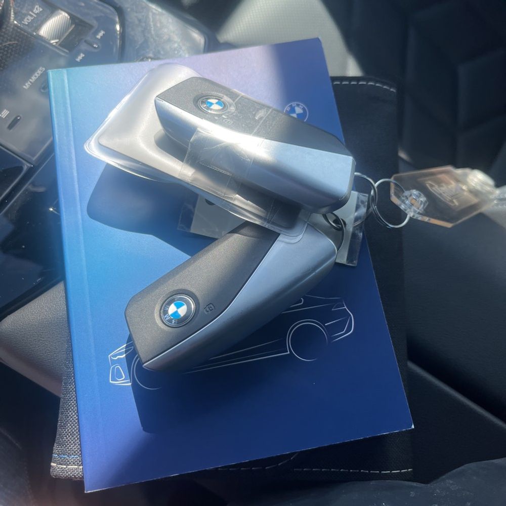 2025 BMW 5-Series - Image 11