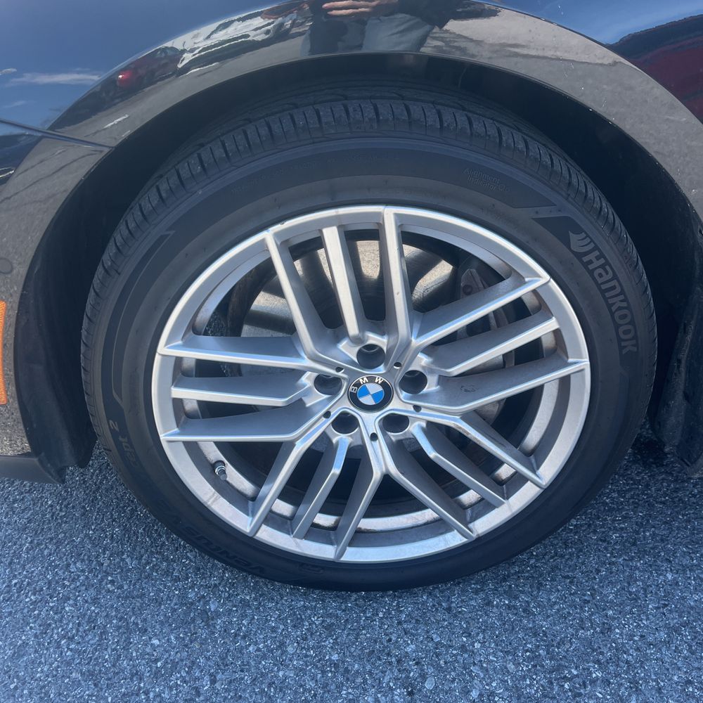 2025 BMW 5-Series - Image 12