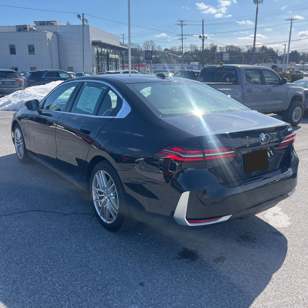 2025 BMW 5-Series - Image 16