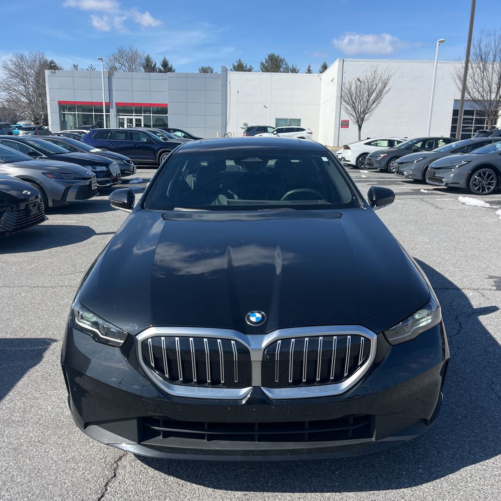 2025 BMW 5-Series - Image 17