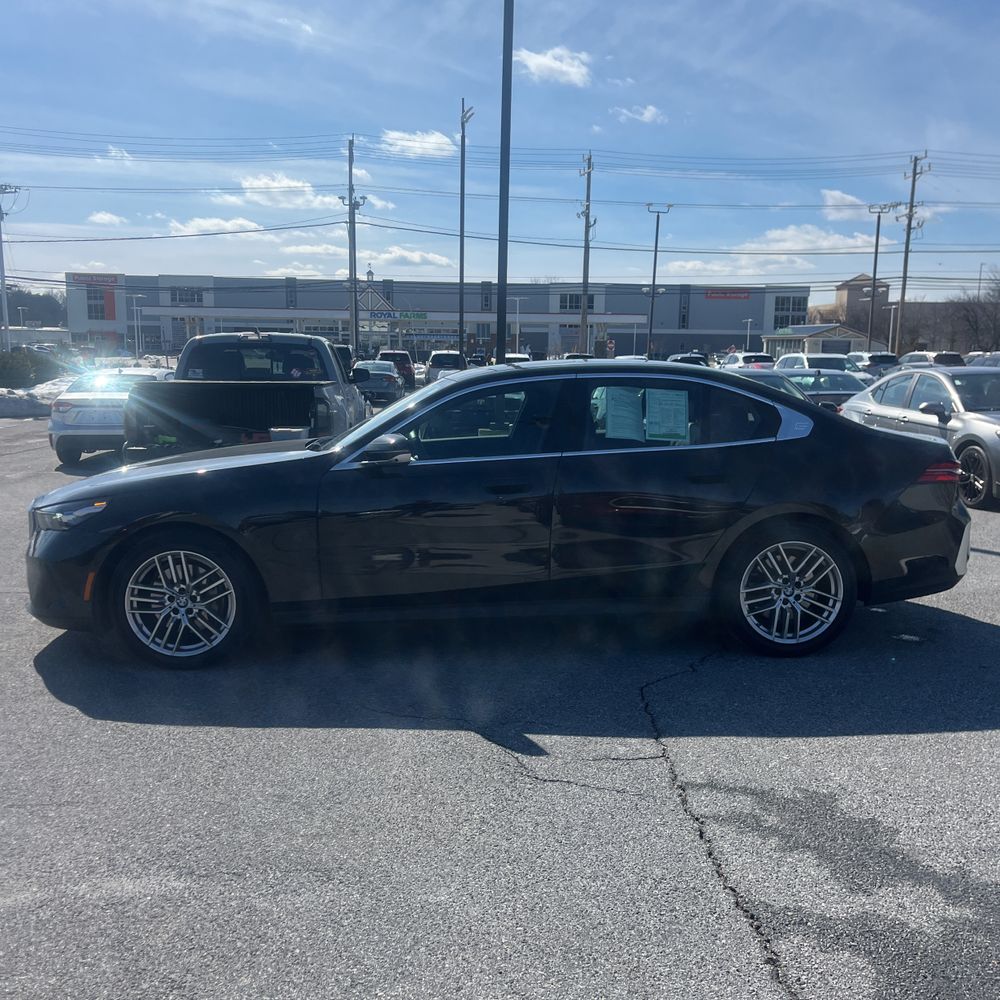 2025 BMW 5-Series - Image 18