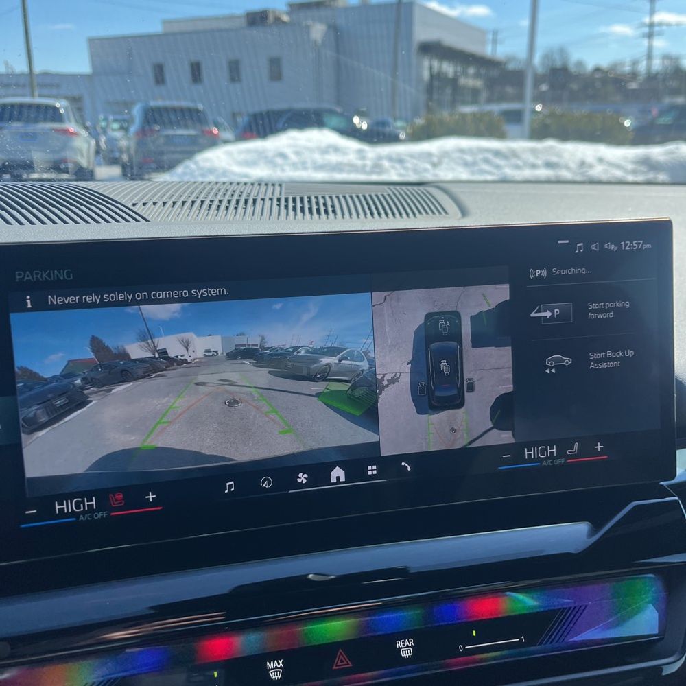 2025 BMW 5-Series - Image 23