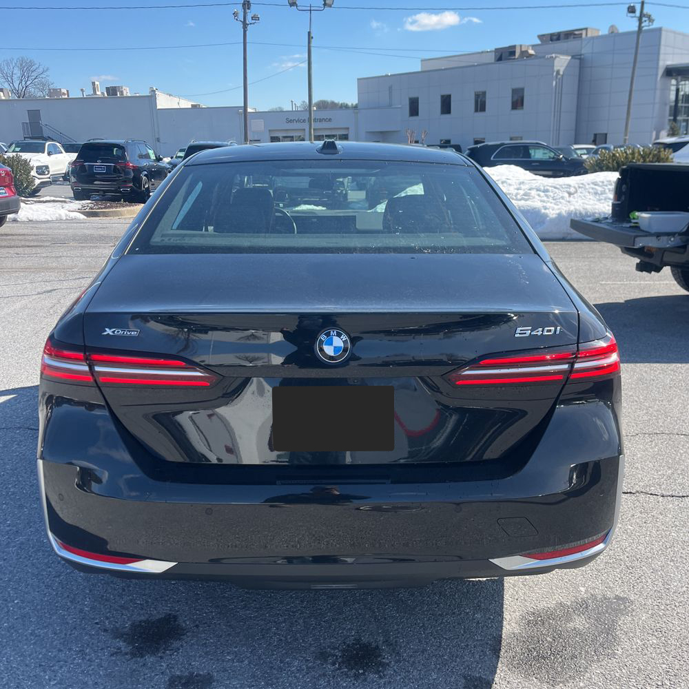 2025 BMW 5-Series - Image 27