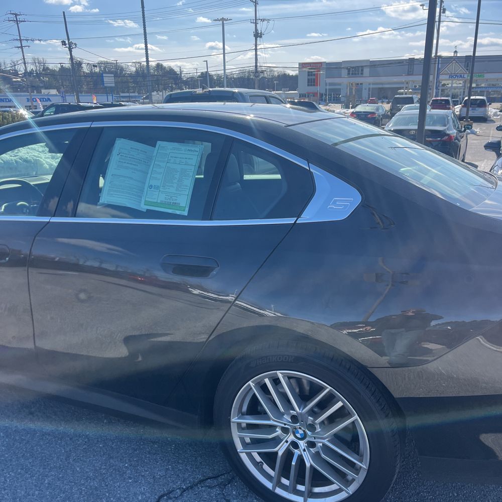 2025 BMW 5-Series - Image 29