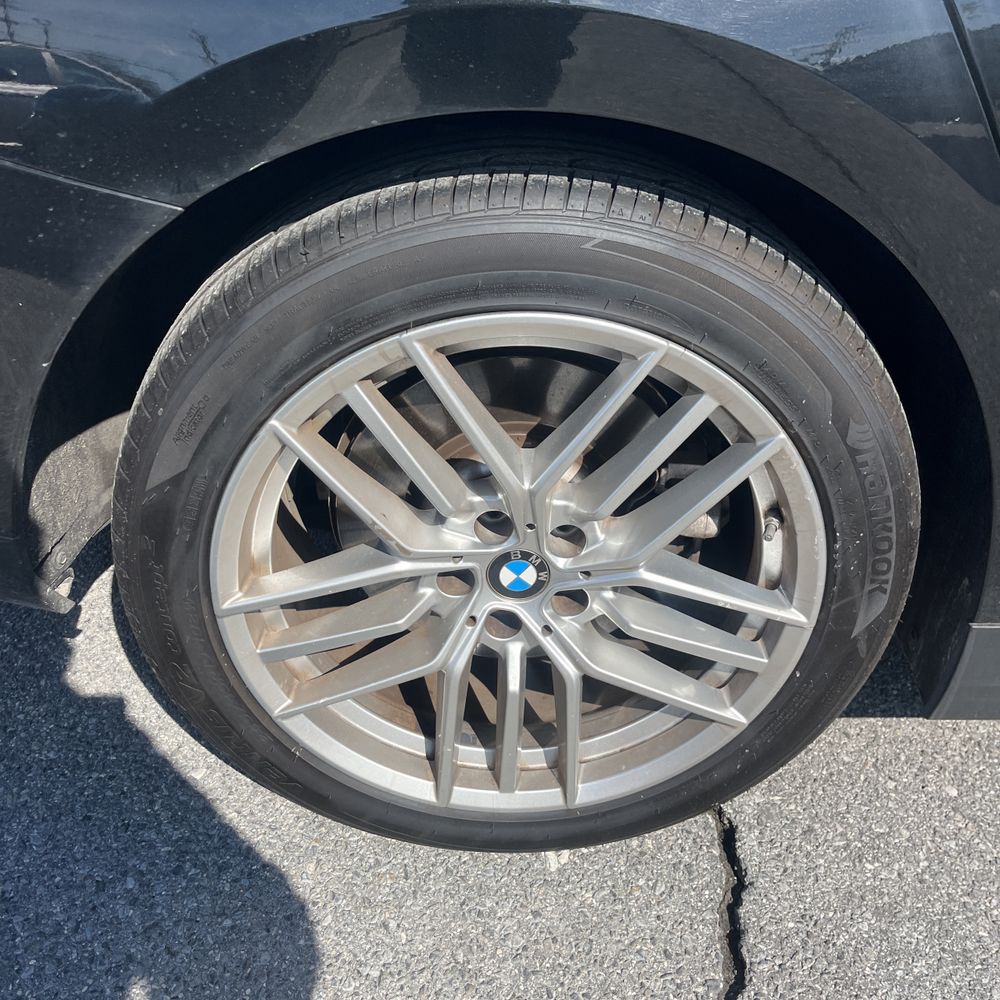 2025 BMW 5-Series - Image 31