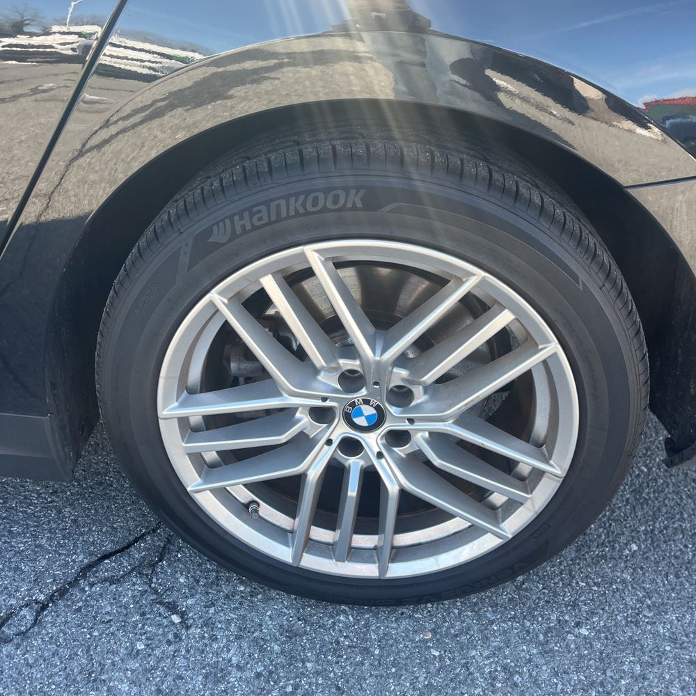 2025 BMW 5-Series - Image 35