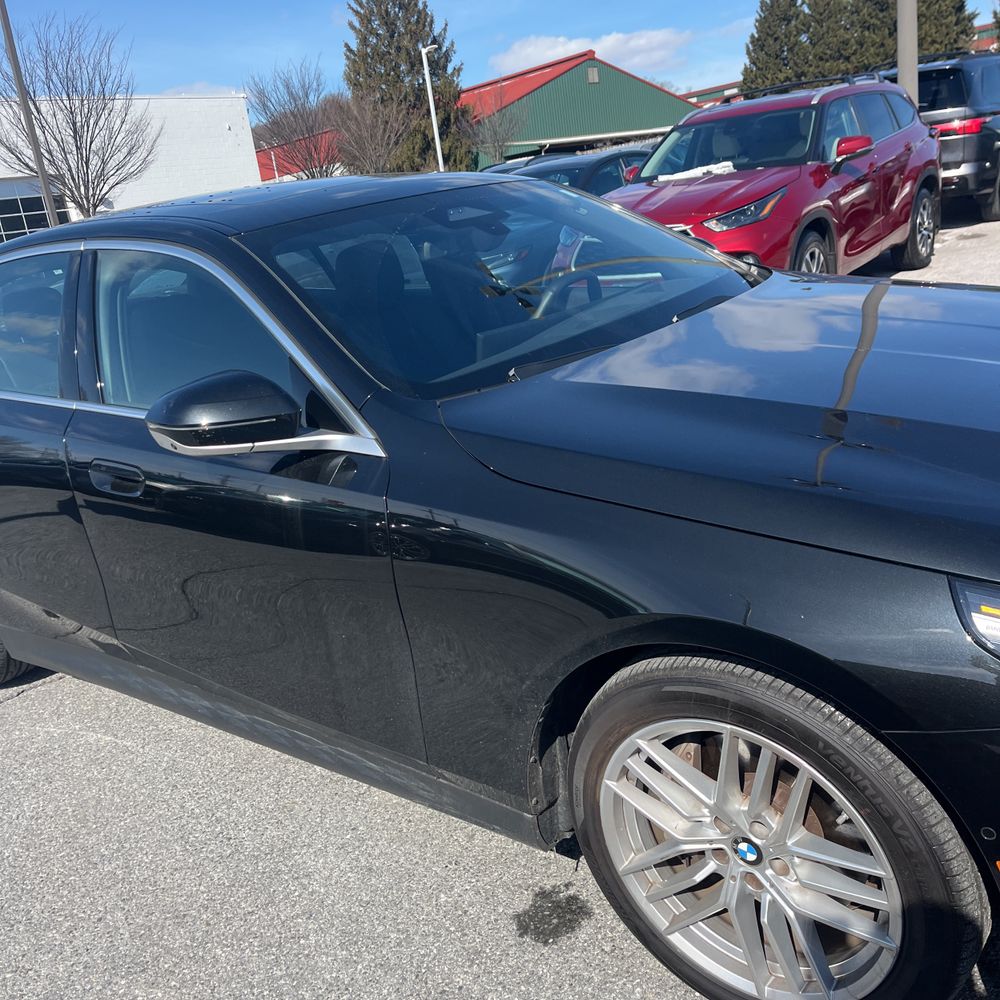 2025 BMW 5-Series - Image 36