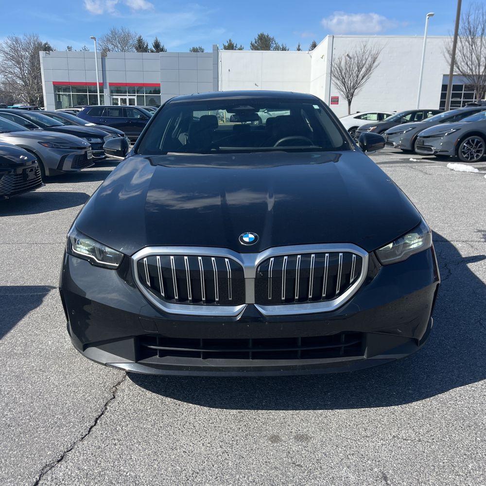 2025 BMW 5-Series - Image 38