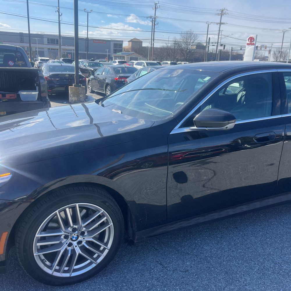 2025 BMW 5-Series - Image 40