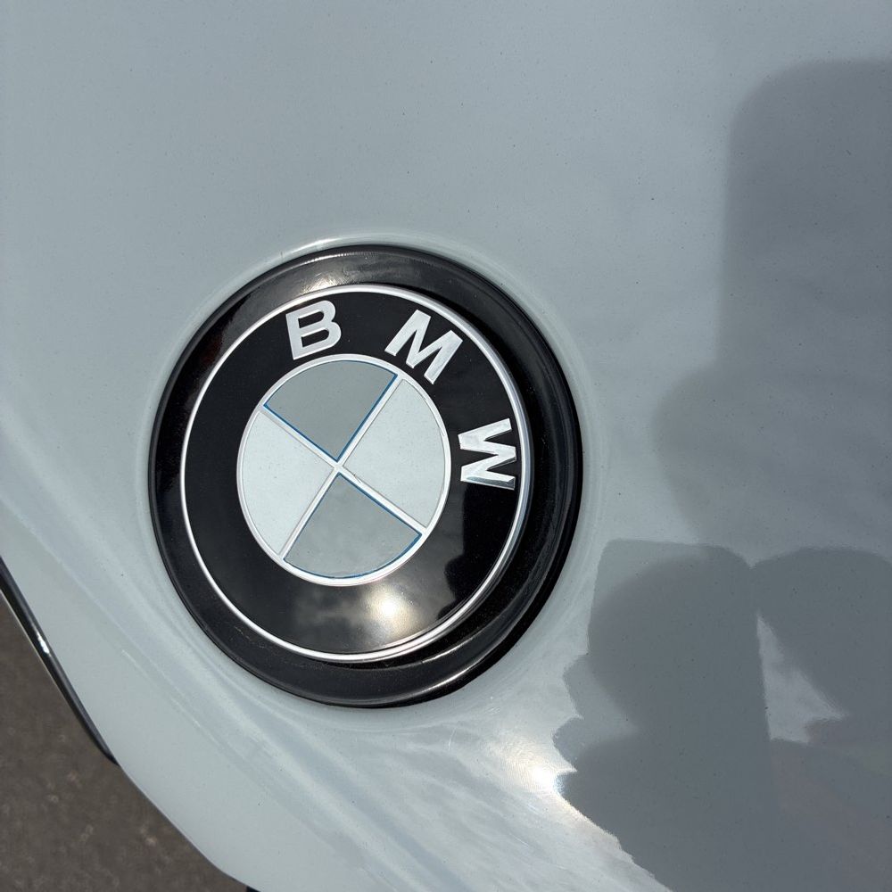 2016 BMW i8 - Image 16
