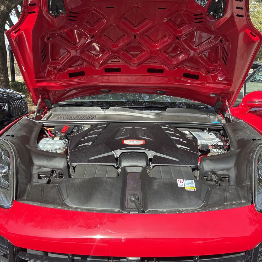 2023 Porsche Cayenne - Image 3