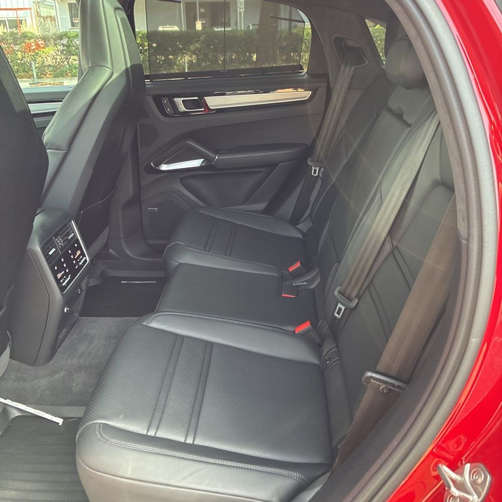 2023 Porsche Cayenne - Image 44