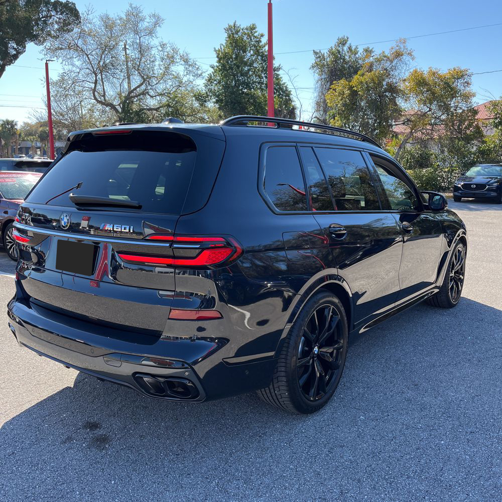 2023 BMW X7 - Image 3