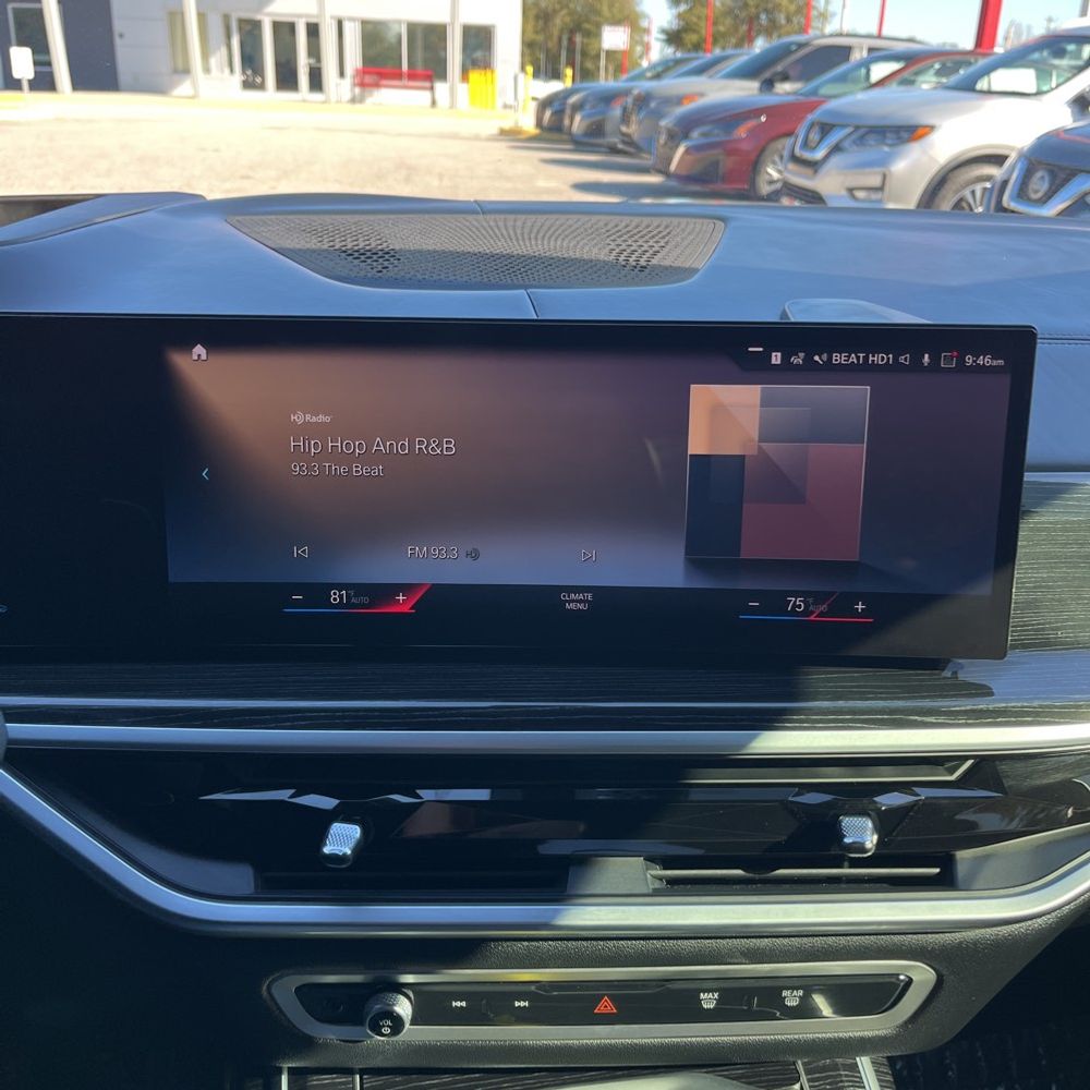 2023 BMW X7 - Image 4