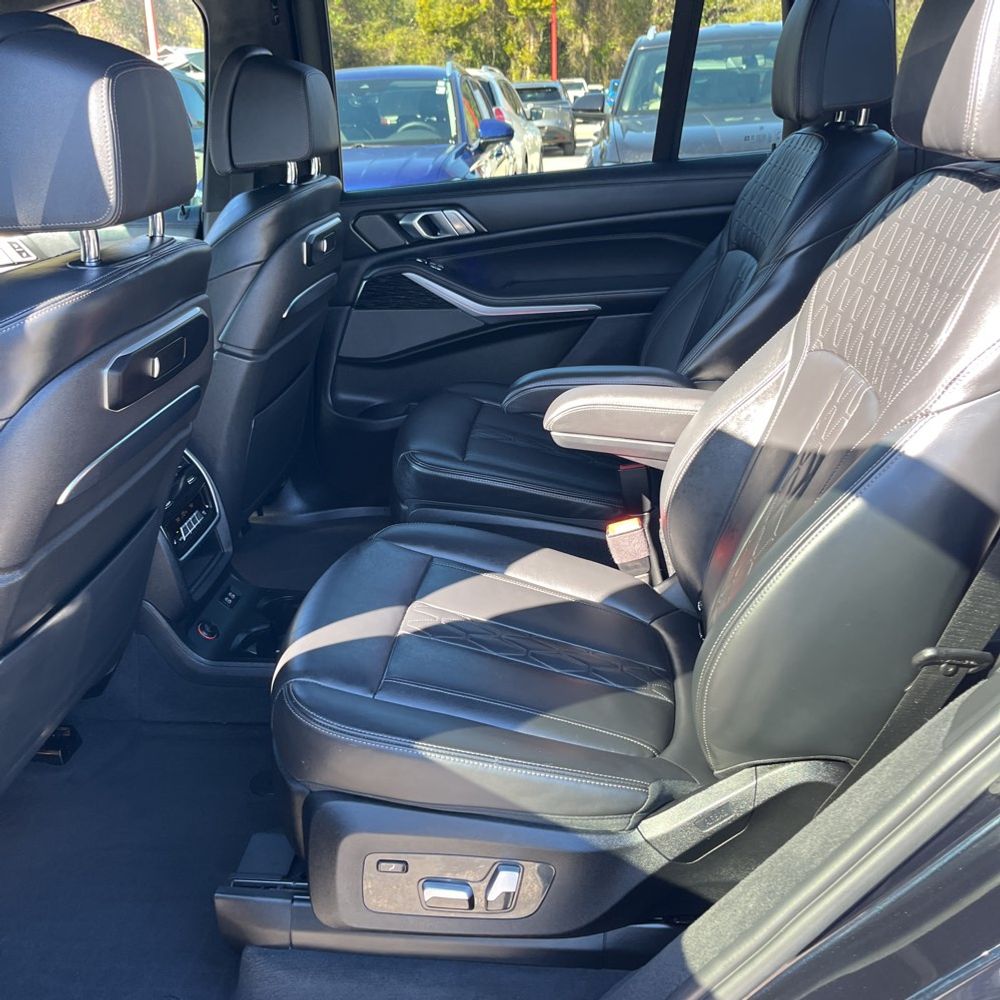 2023 BMW X7 - Image 11