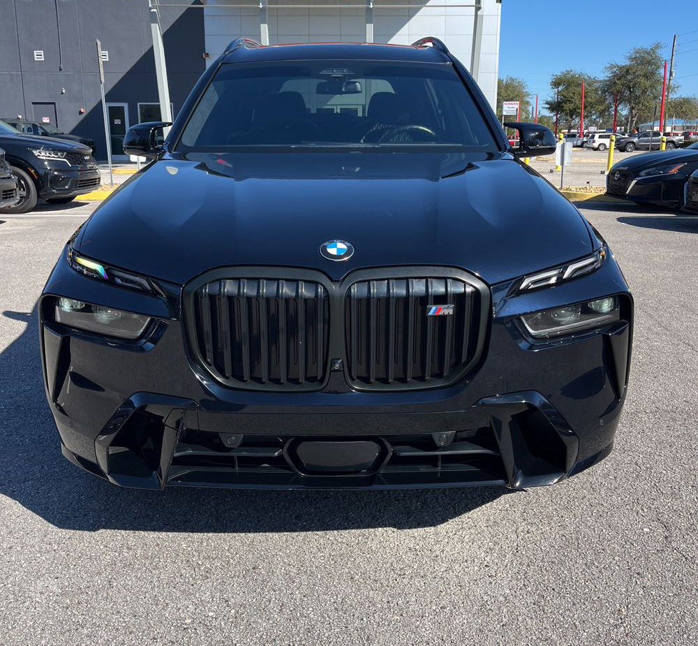 2023 BMW X7 - Image 13