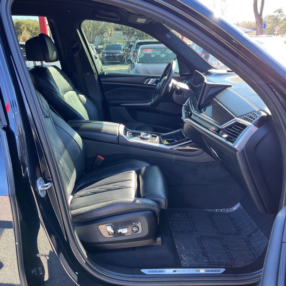 2023 BMW X7 - Image 17