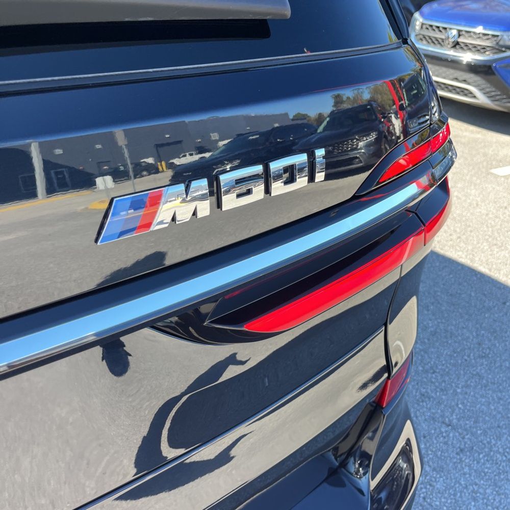 2023 BMW X7 - Image 22