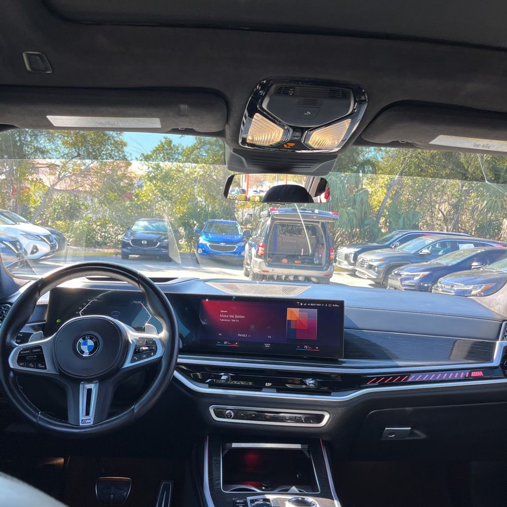 2023 BMW X7 - Image 32