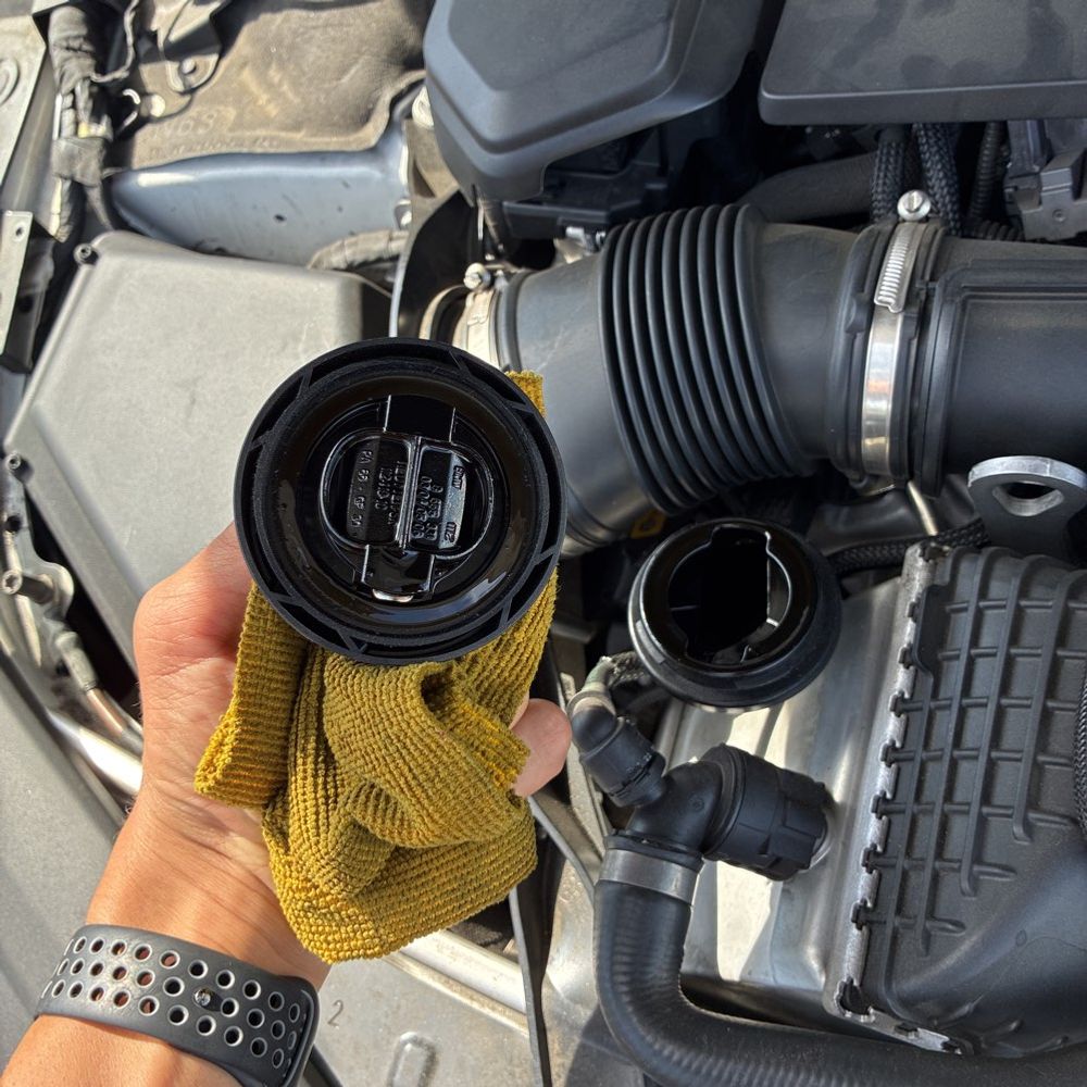 2023 BMW M8 Cabriolet - Image 2