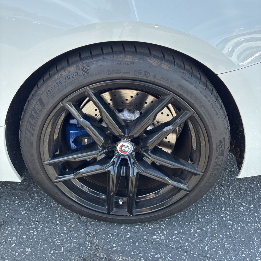 2023 BMW M8 Cabriolet - Image 3