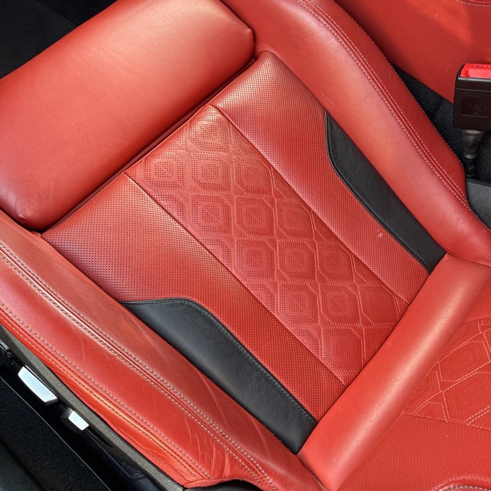 2023 BMW M8 Cabriolet - Image 10