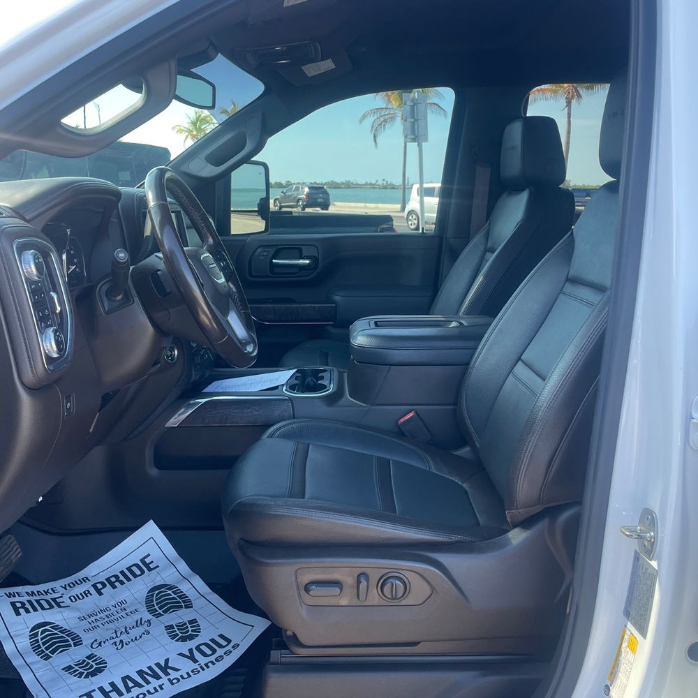 2022 GMC Sierra 2500HD - Image 3