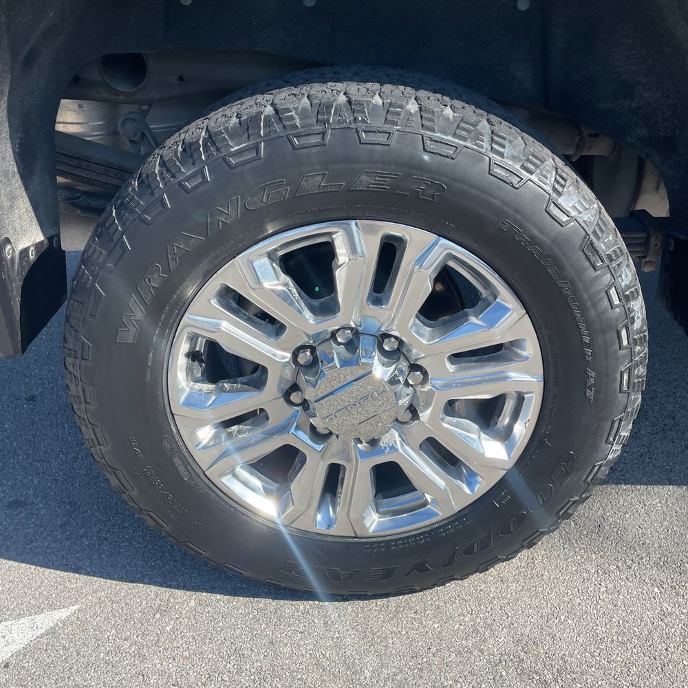 2022 GMC Sierra 2500HD - Image 5