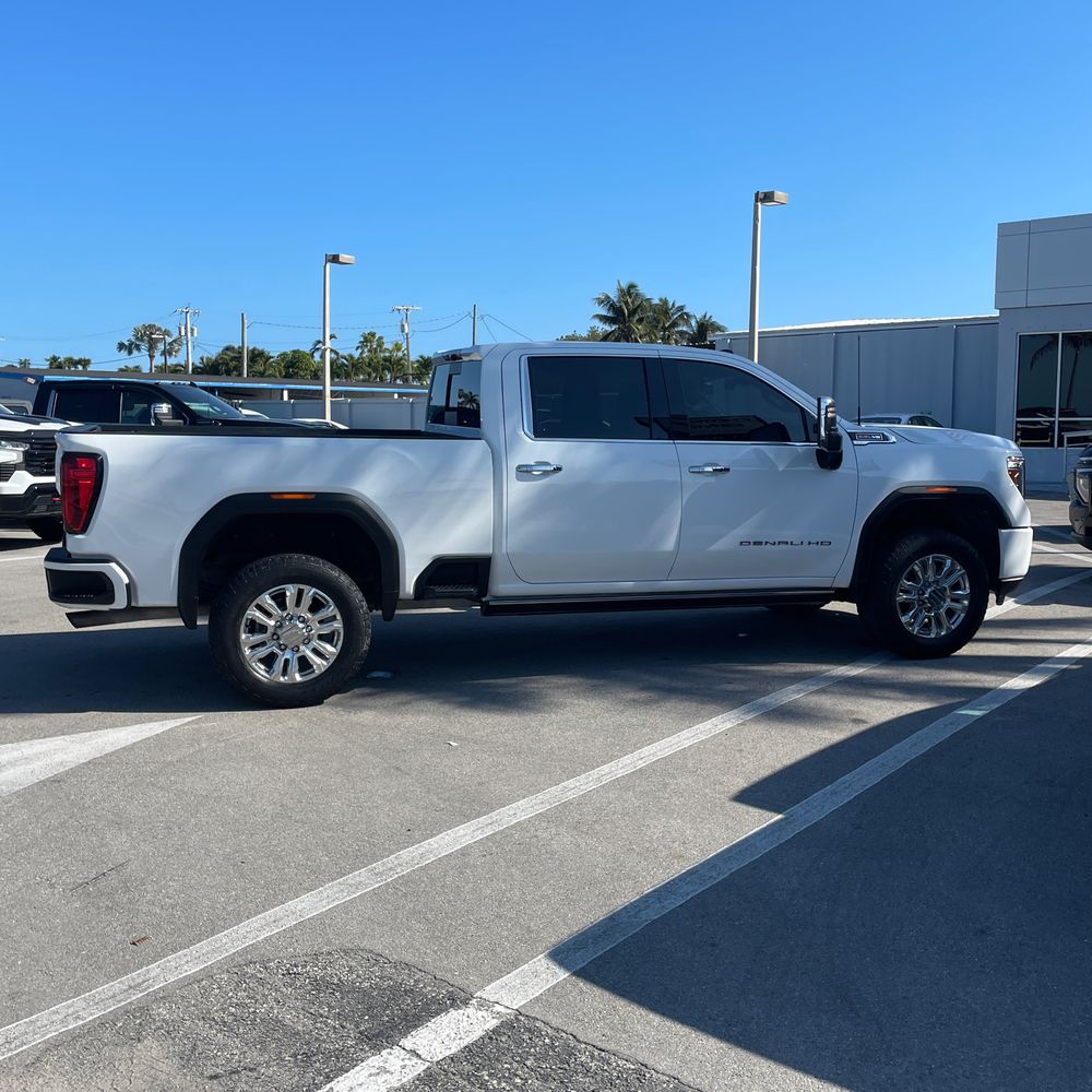 2022 GMC Sierra 2500HD - Image 28