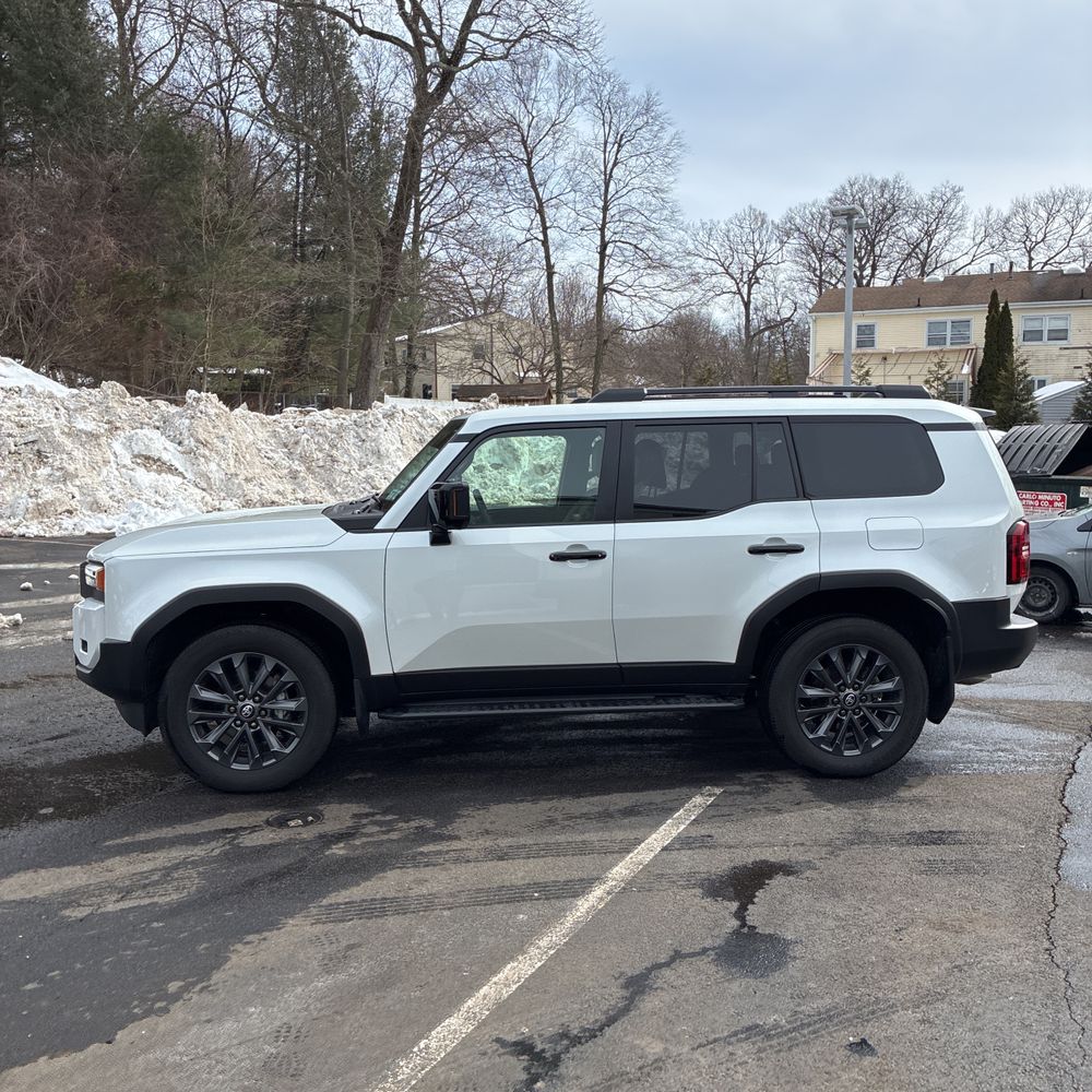 2024 Toyota Land Cruiser - Image 9