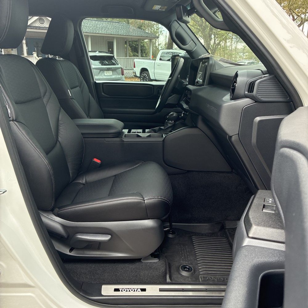 2025 Toyota Land Cruiser - Image 10
