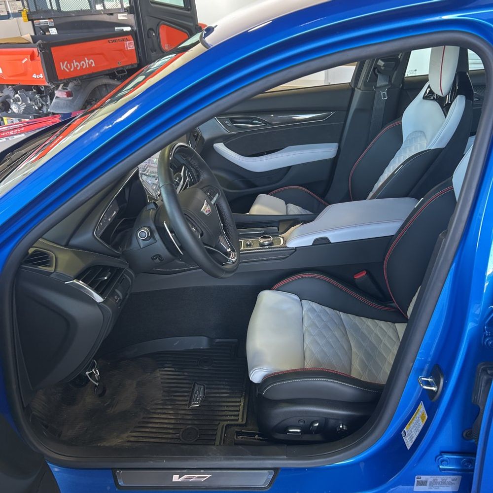 2024 Cadillac CT5-V - Image 30