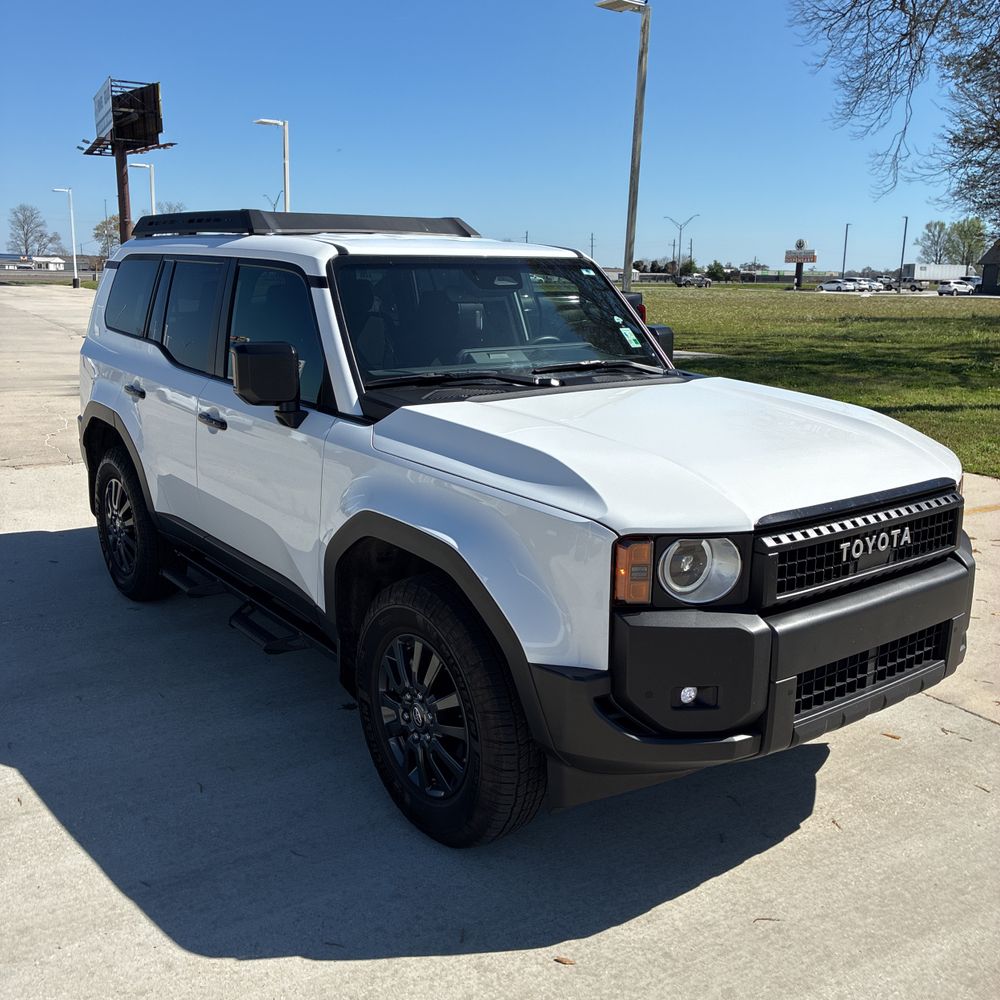 2025 Toyota Land Cruiser - Image 4