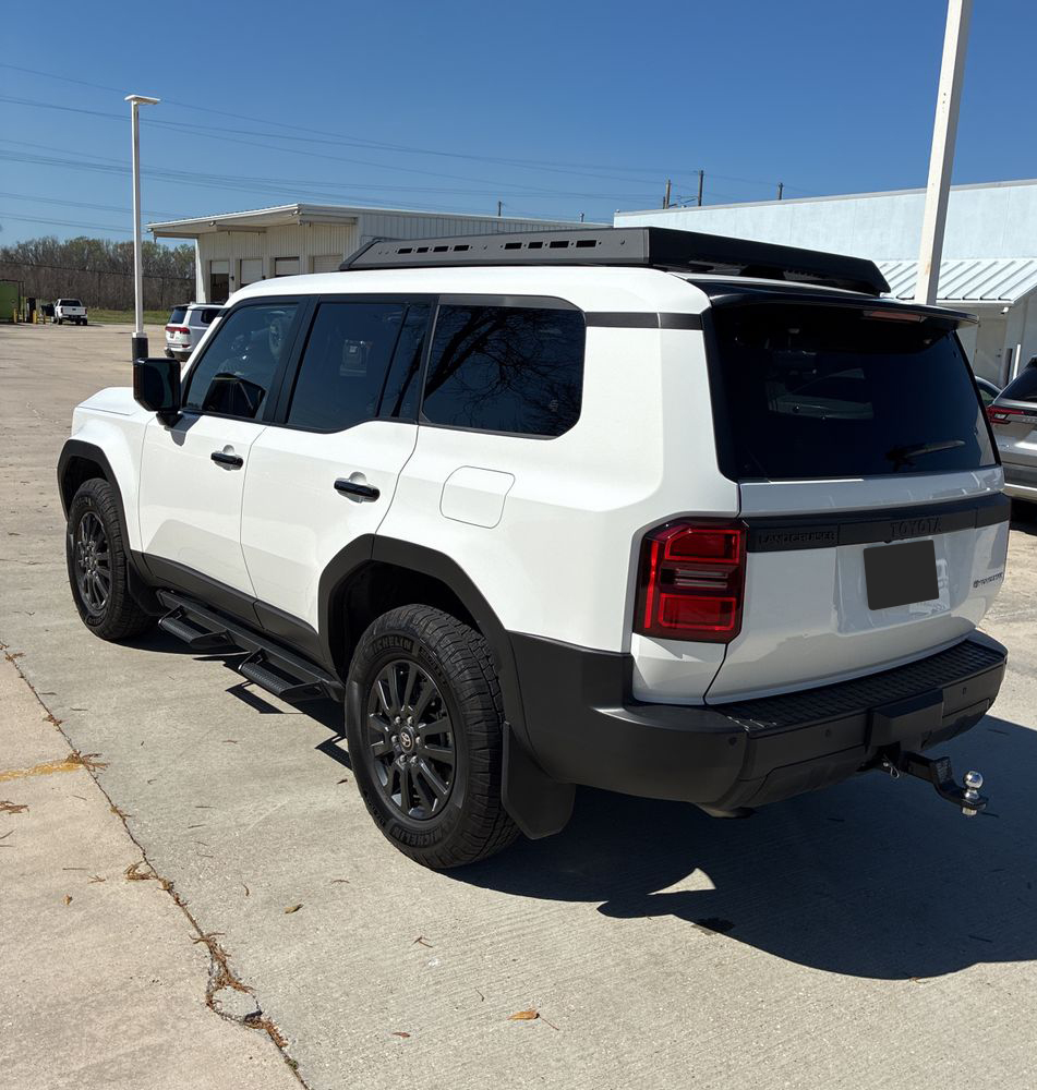 2025 Toyota Land Cruiser - Image 12