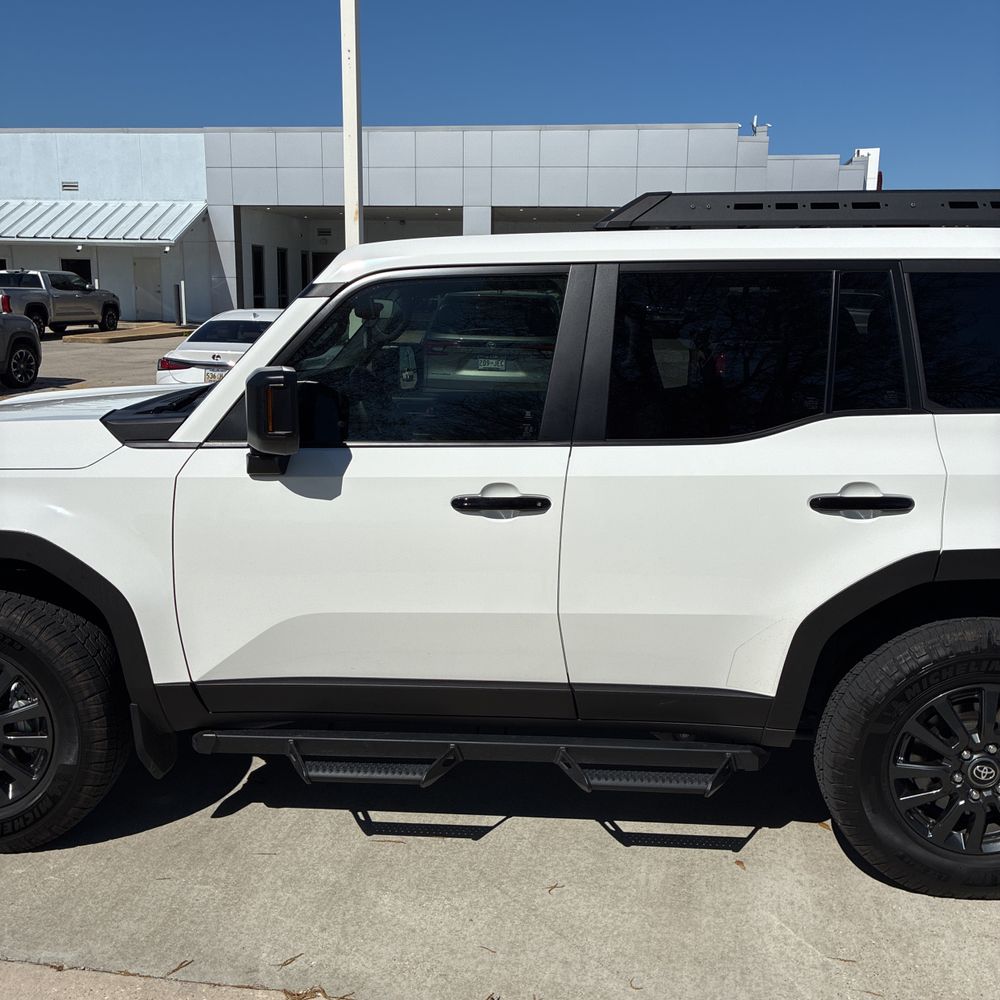 2025 Toyota Land Cruiser - Image 13