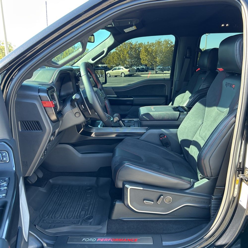 2025 Ford F-150 - Image 25