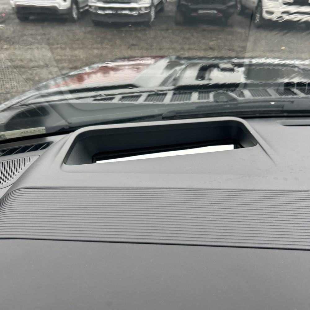 2025 Ford F-150 Raptor - Image 18