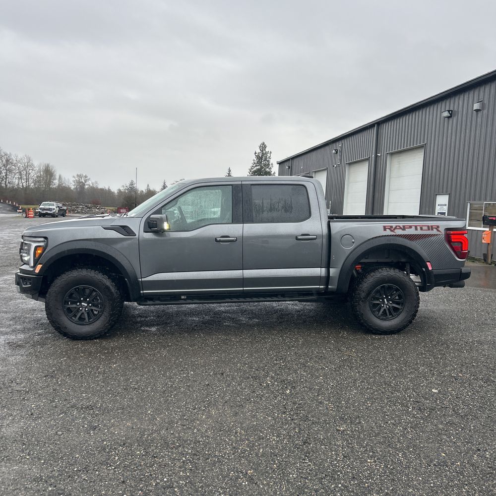 2025 Ford F-150 Raptor - Image 19