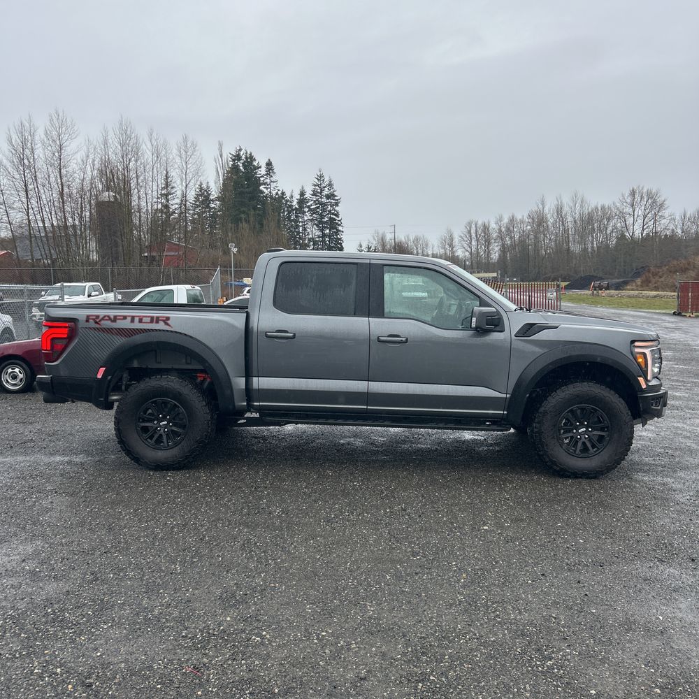 2025 Ford F-150 Raptor - Image 36