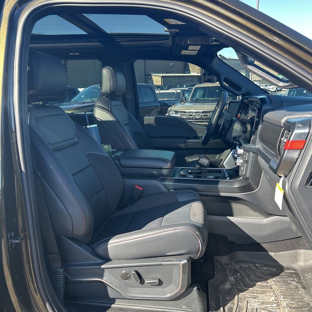 2025 Ford F-150 - Image 31