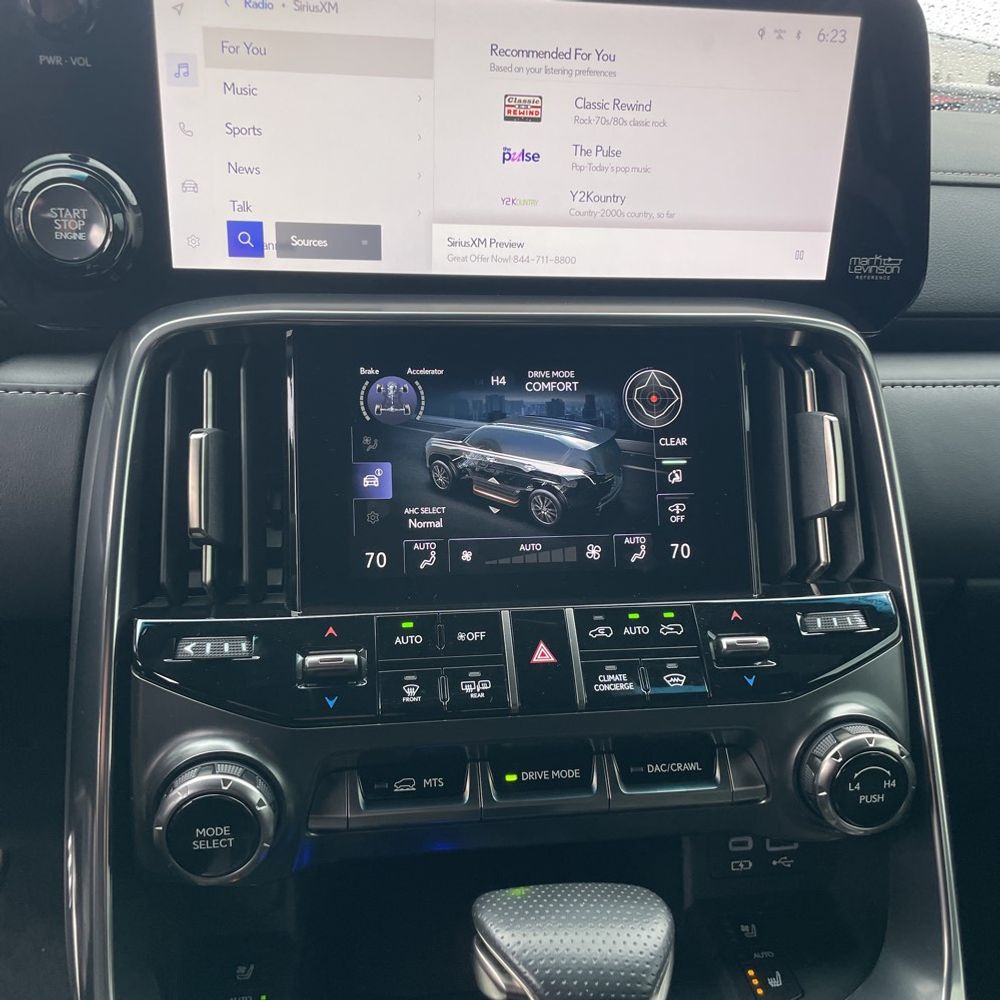 2024 Lexus LX 600 - Image 2