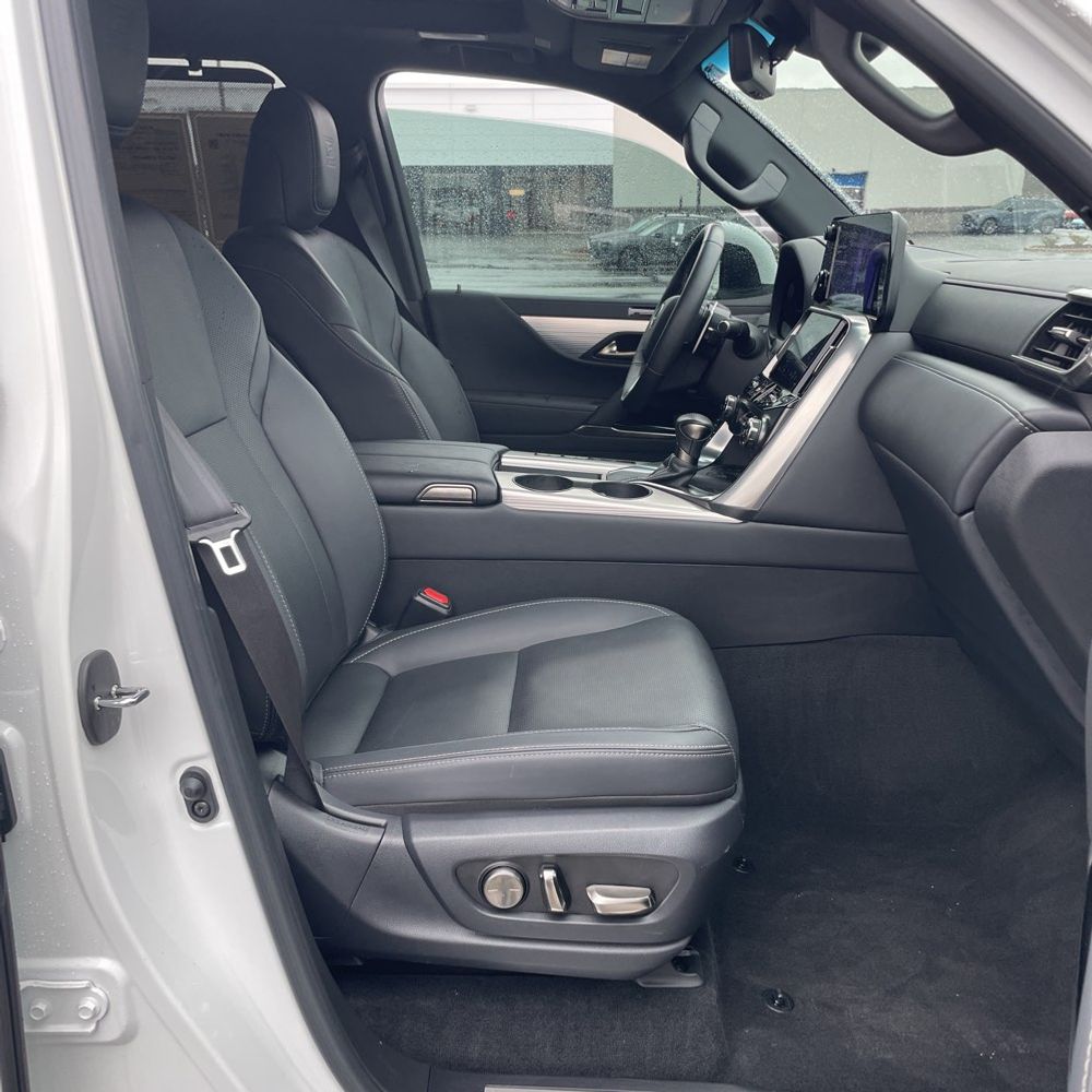 2024 Lexus LX 600 - Image 7