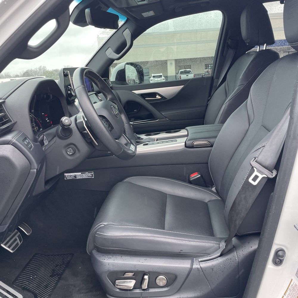 2024 Lexus LX 600 - Image 12