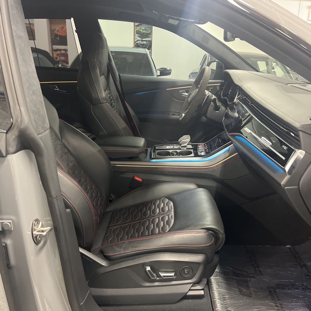 2024 Audi RS Q8 - Image 3