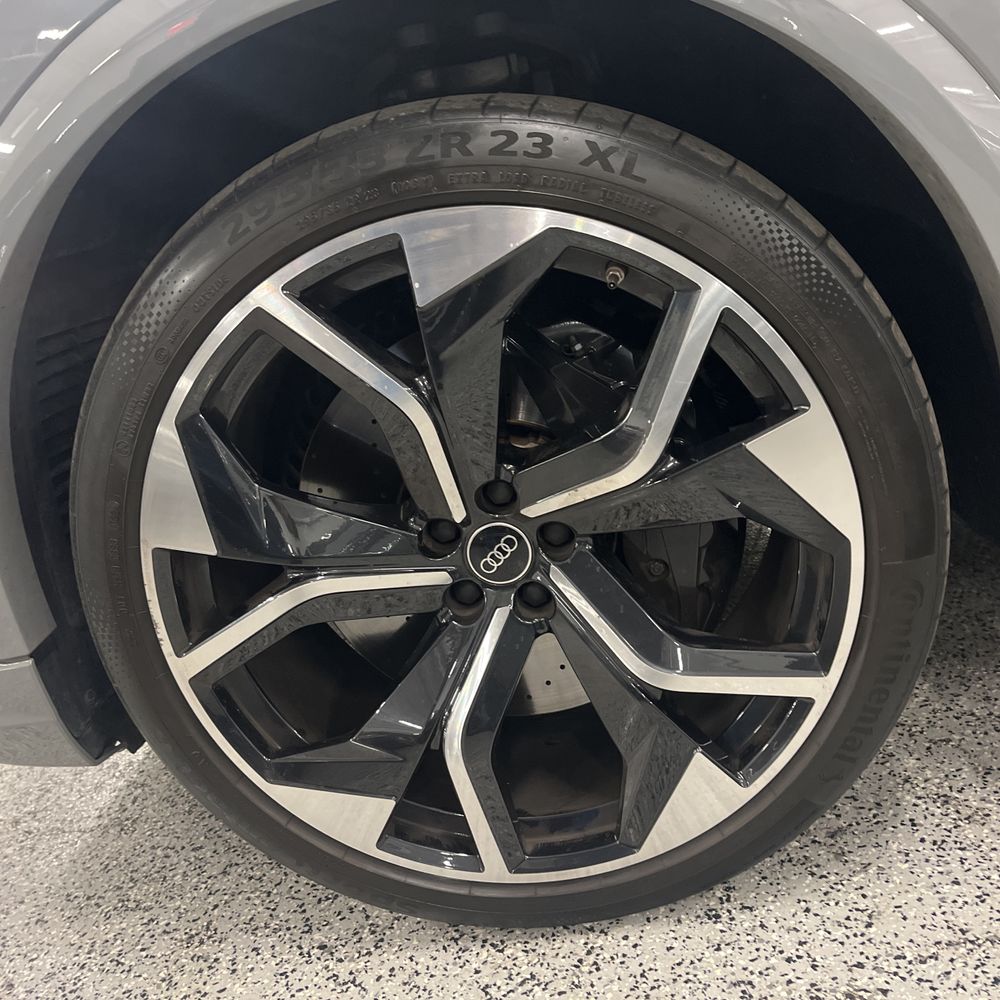 2024 Audi RS Q8 - Image 23