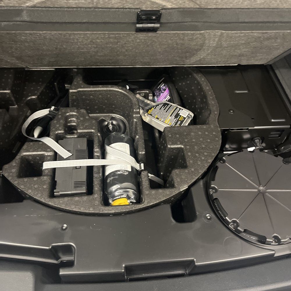 2024 Audi RS Q8 - Image 32