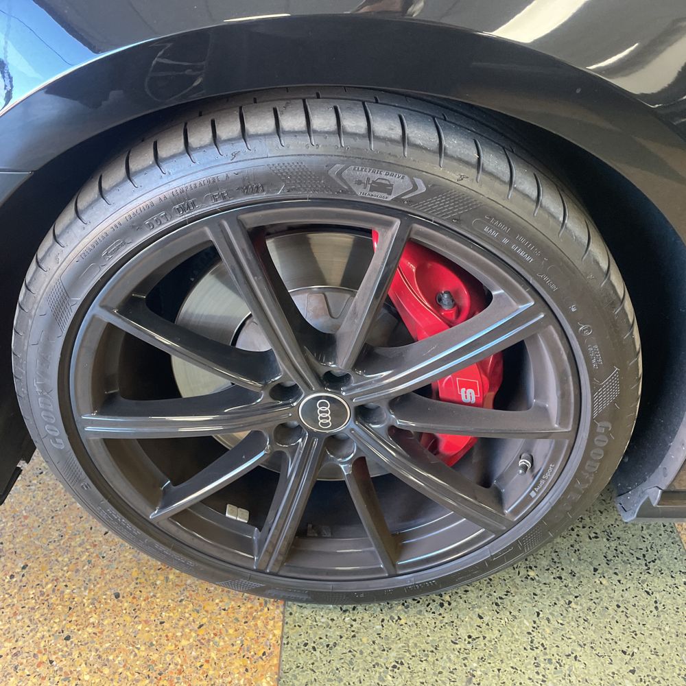 2023 Audi S8 - Image 3