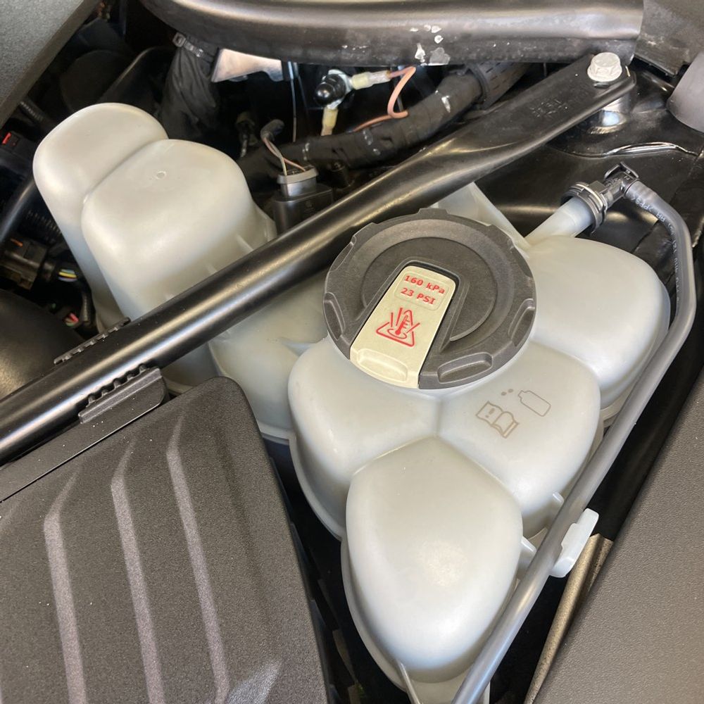 2023 Audi S8 - Image 32